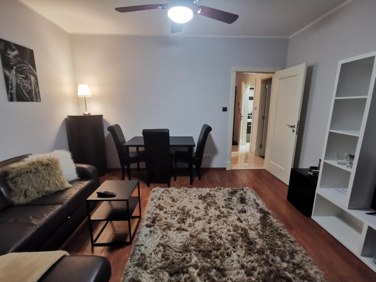 Апартаменти Royal Place 2 Bedrooms Wilanow *