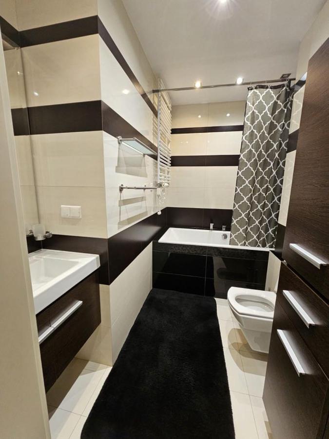 Royal Place 2 Bedrooms Wilanow Апартаменти Варшава