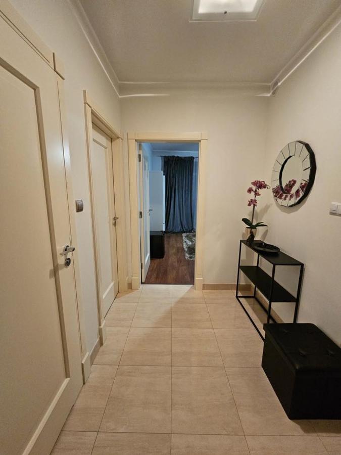 Royal Place 2 Bedrooms Wilanow Апартаменти *